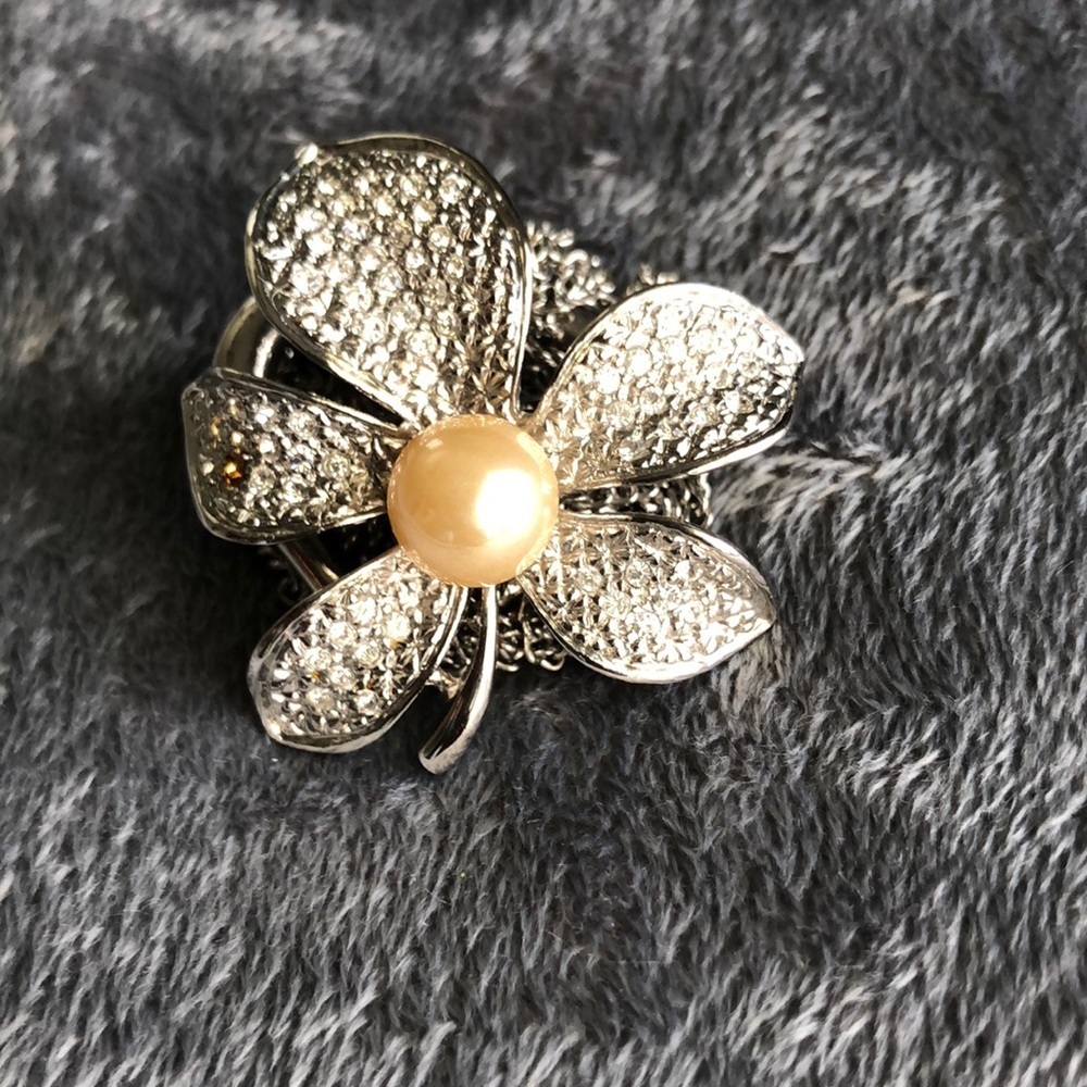 Vintage Flower brooch